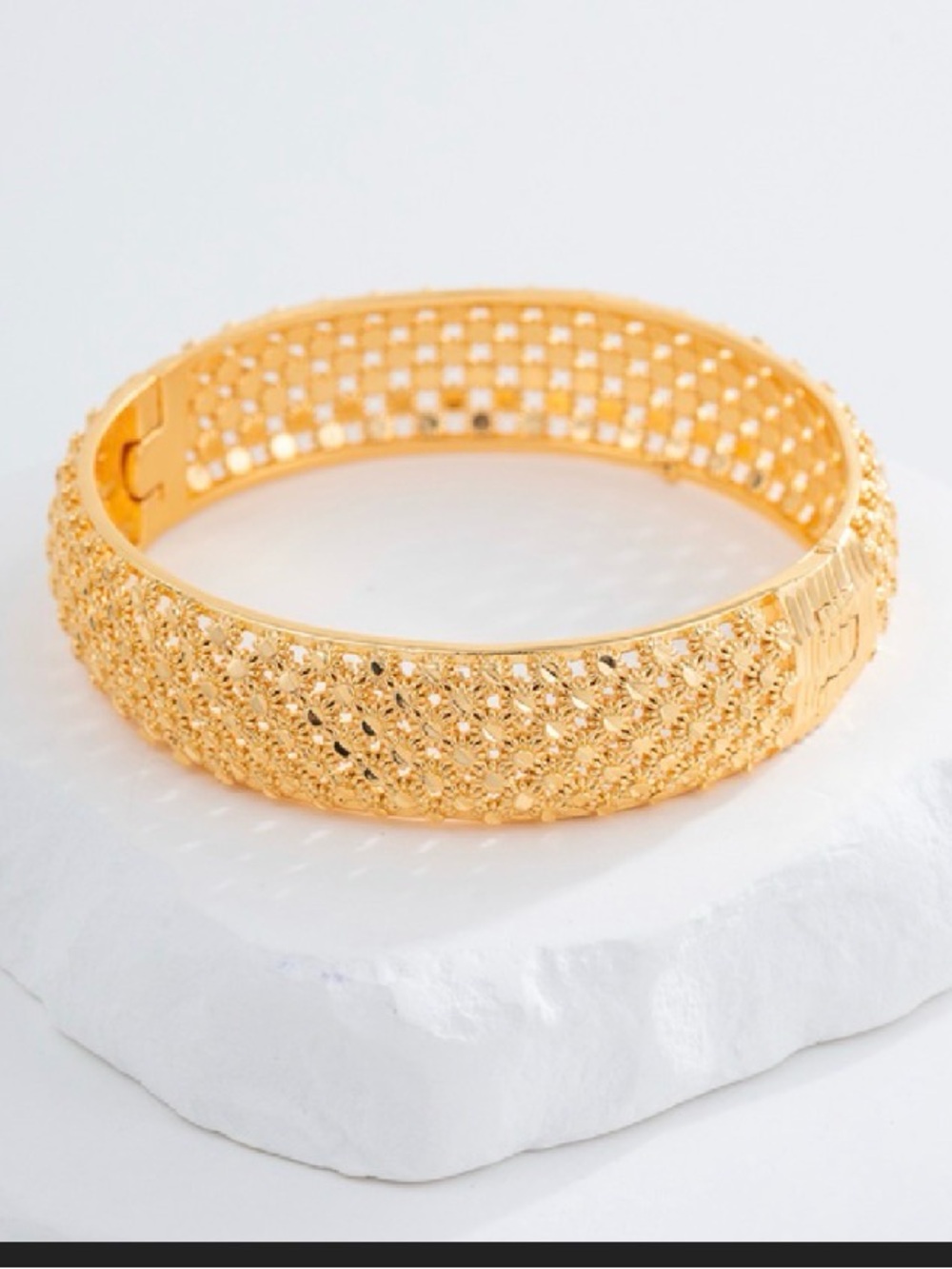 Elegant Gold Floral Filigree Bangle Bracelet - Women Jewelry